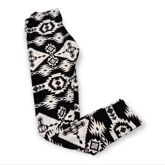 2 for $10 Tribal Print Pattern Leggings Size Large - Picture 1 of 2